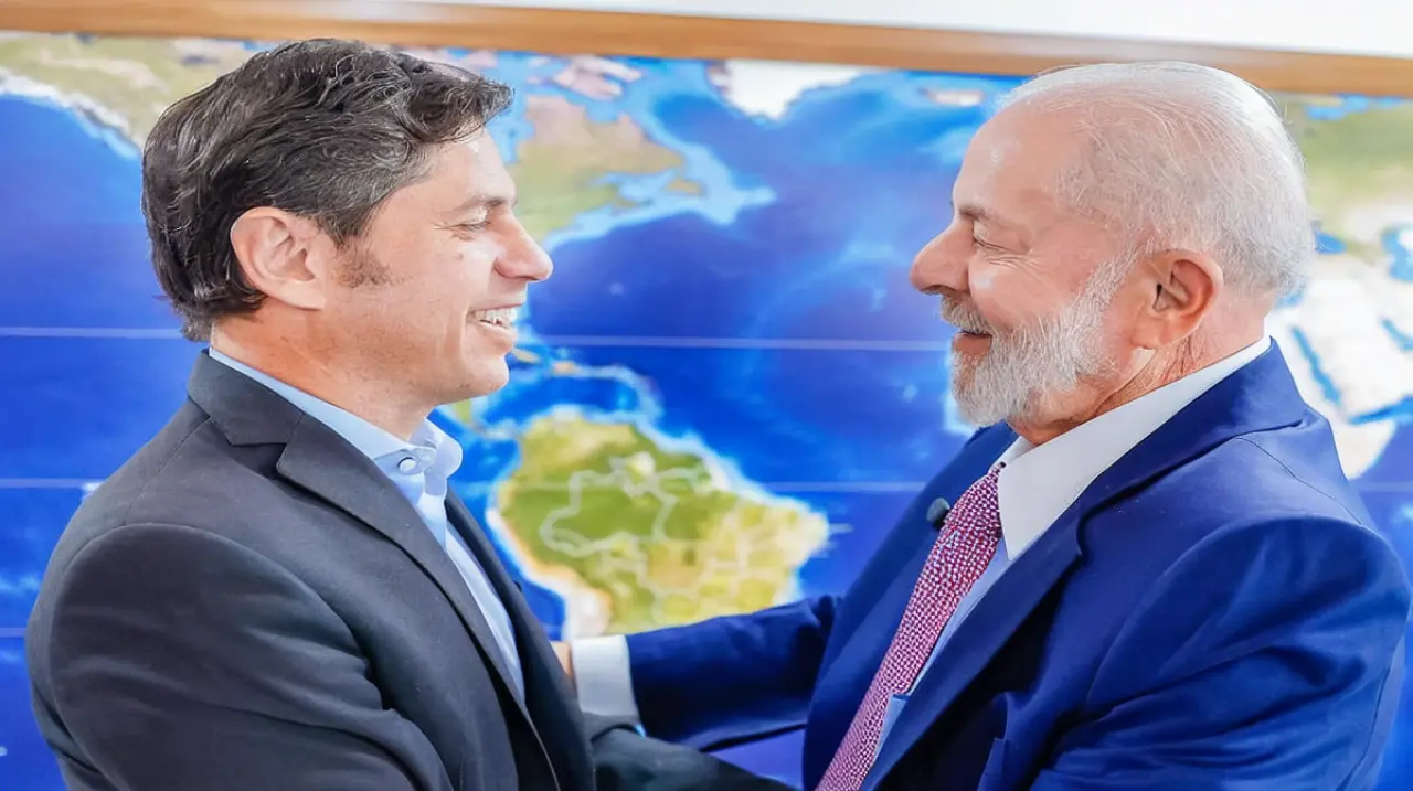 Kicillof cuestionó el silencio de Milei tras la reelección de Lula