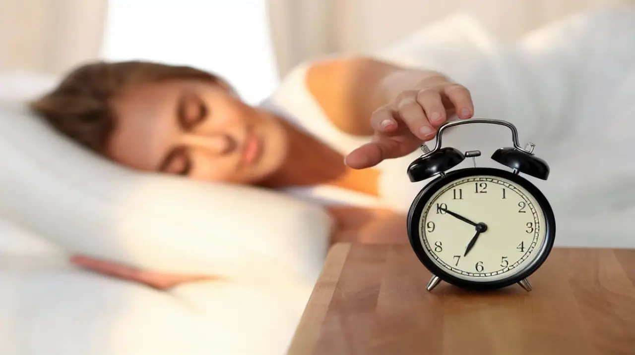 No existe una hora perfecta para despertar: la clave está en el ciclo del sueño