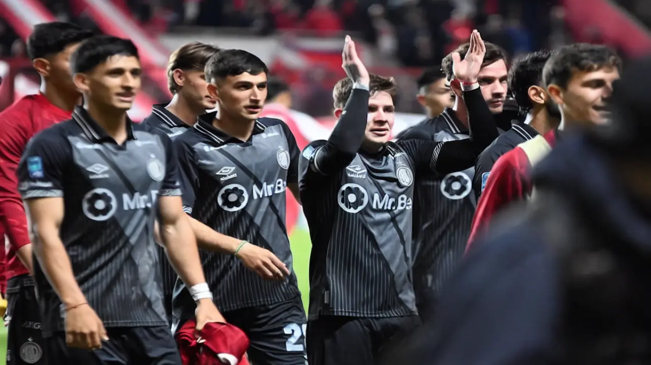 Argentinos venció a Independiente Rivadavia y alcanzó a Boca en la cima anual