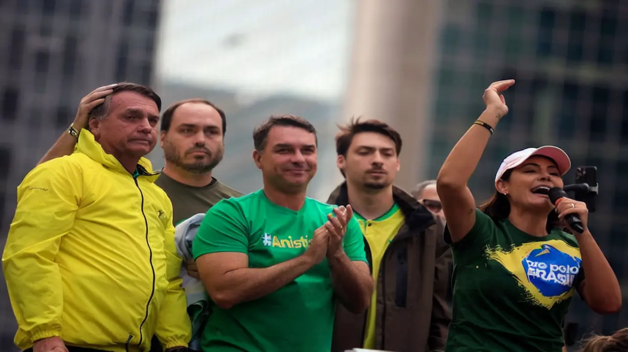 La crisis judicial del clan Bolsonaro abre una disputa por el liderazgo de la derecha brasileña
