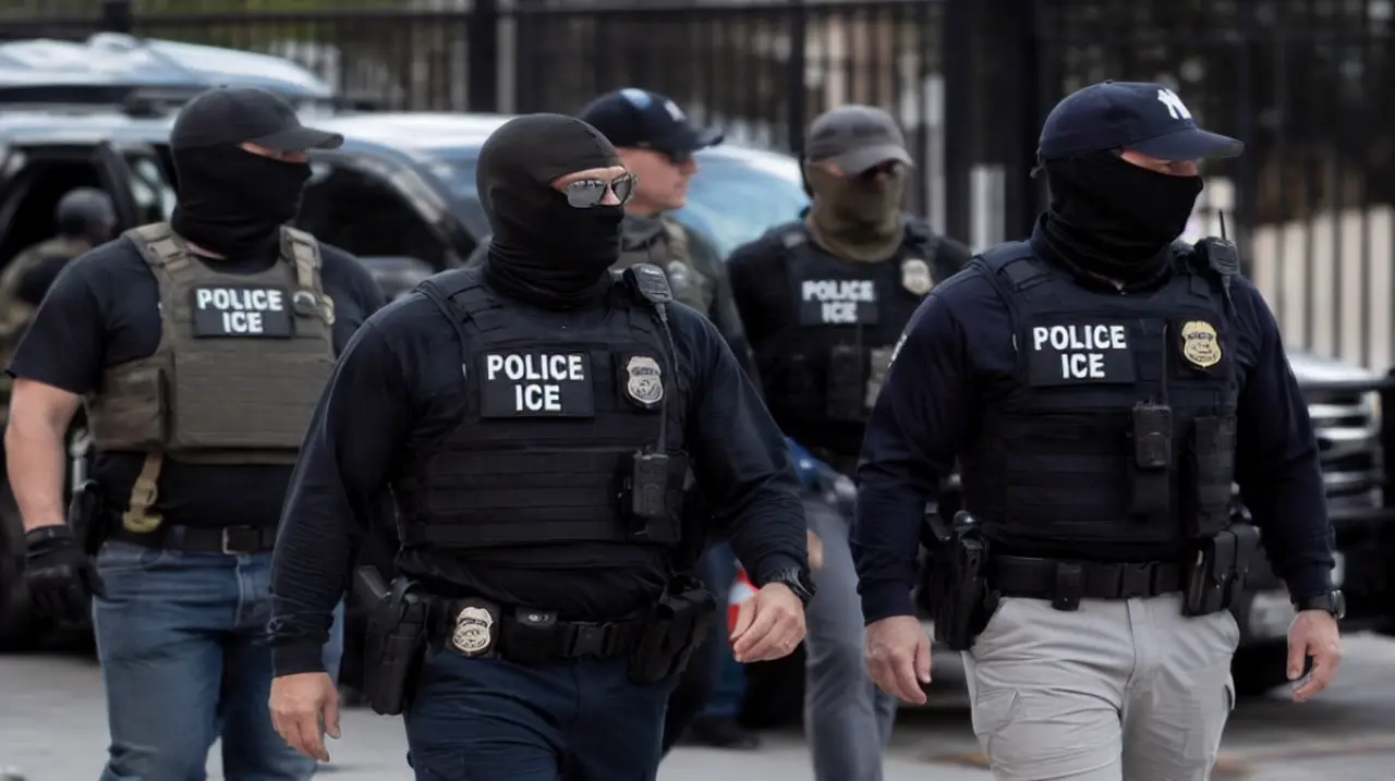 Un fallo limita investigaciones del ICE sobre la elegibilidad electoral en nueve estados