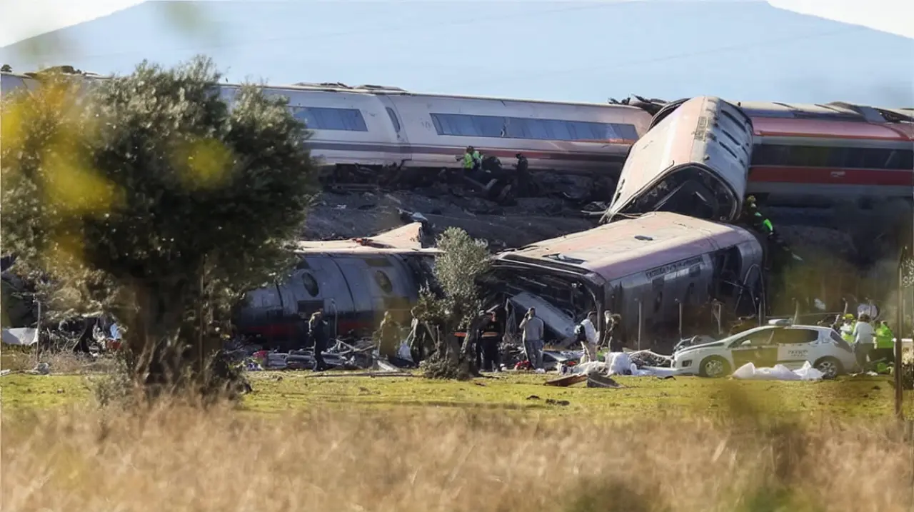 Choque ferroviario en España: diez muertos tras colisionar dos trenes en Toledo