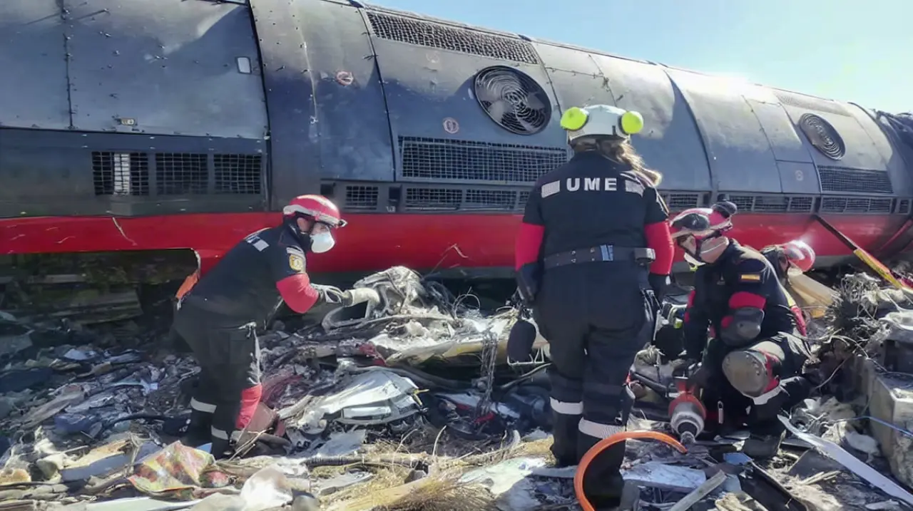 Choque de trenes de alta velocidad en Toledo deja al menos 68 muertos y 150 heridos