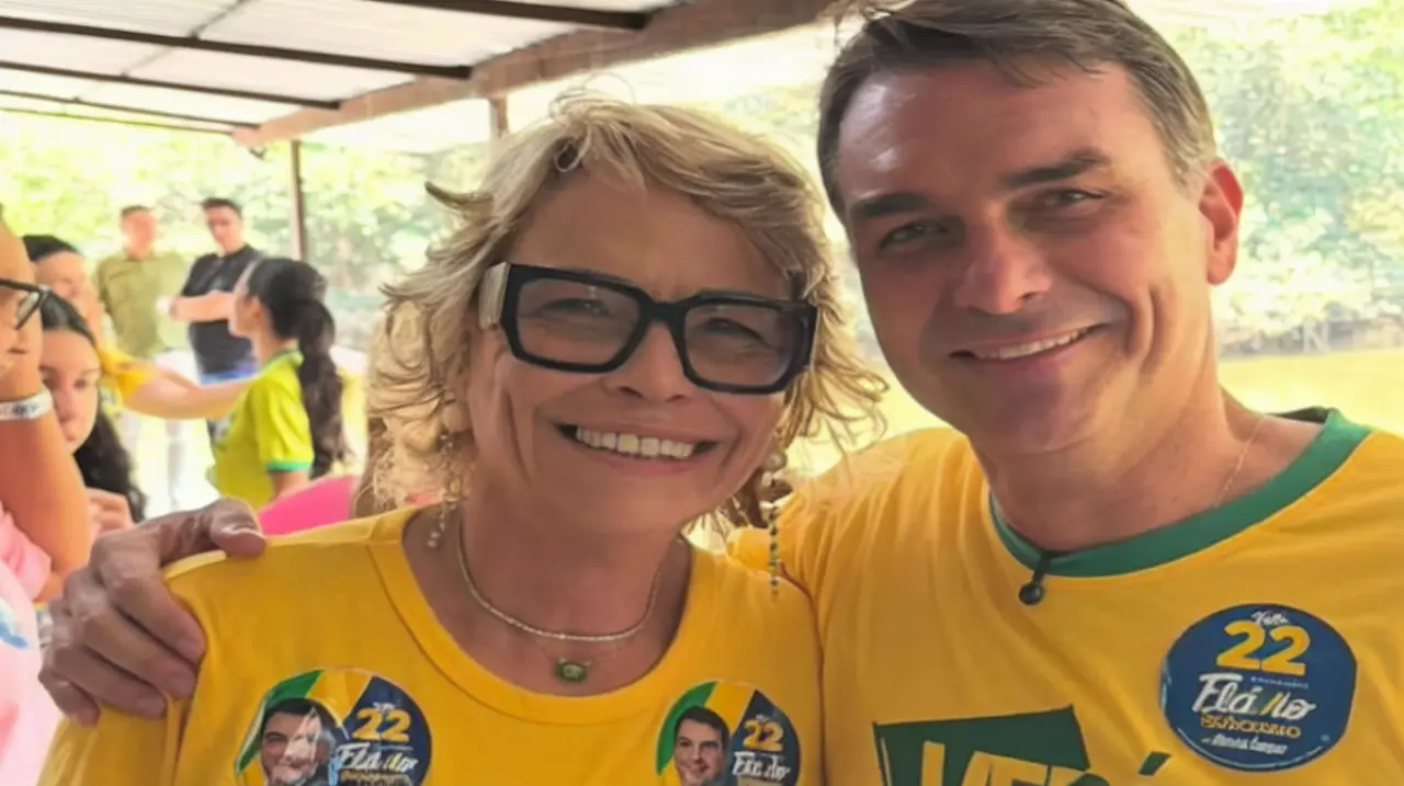Rogéria Bolsonaro expresa tristeza por la salida de su hijo hacia Estados Unidos