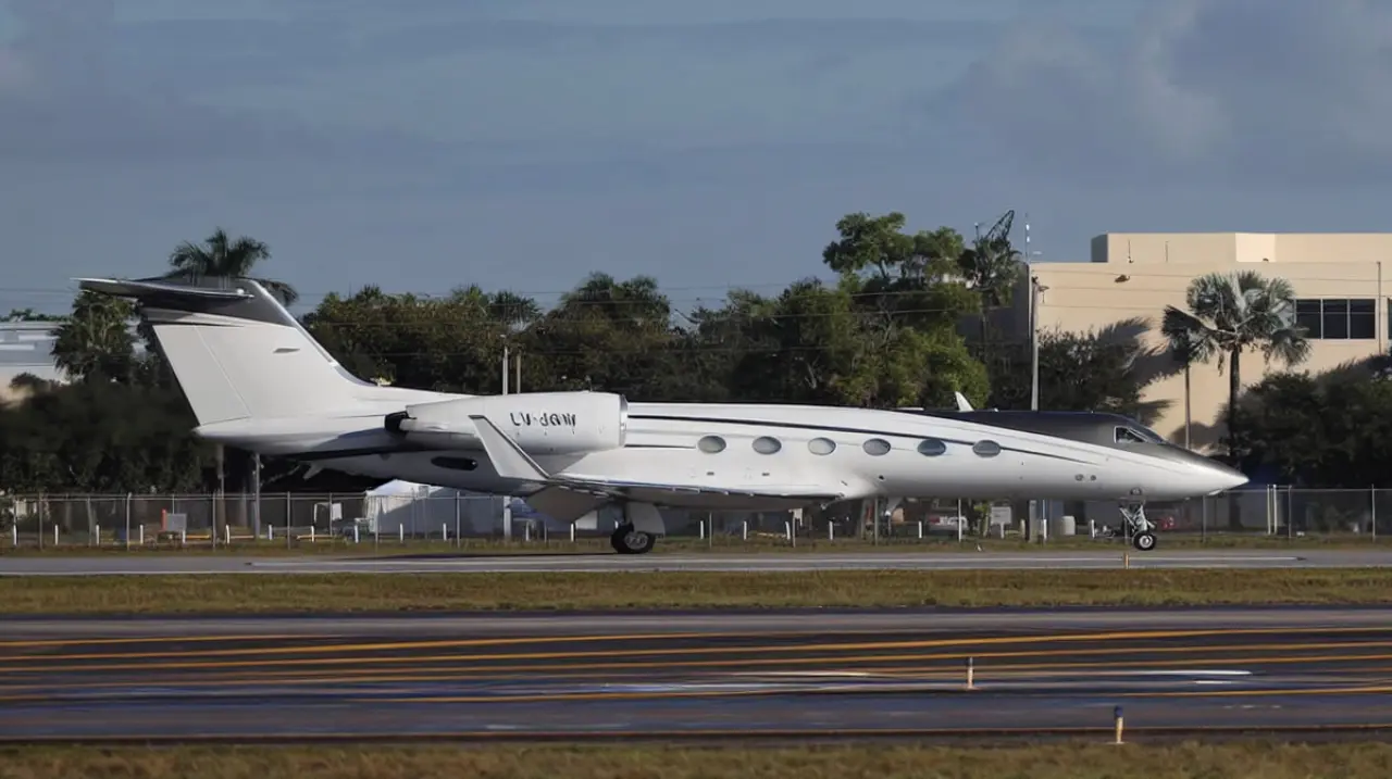 La salida de Bolsonaro: un vuelo contratado por US$140.000 y una operación que cambió de ruta