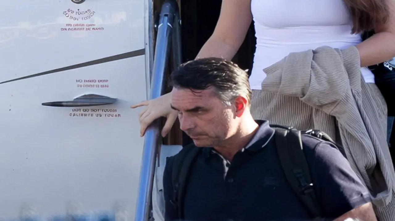 Dos investigaciones siguen la salida de Bolsonaro desde Misiones hacia Estados Unidos