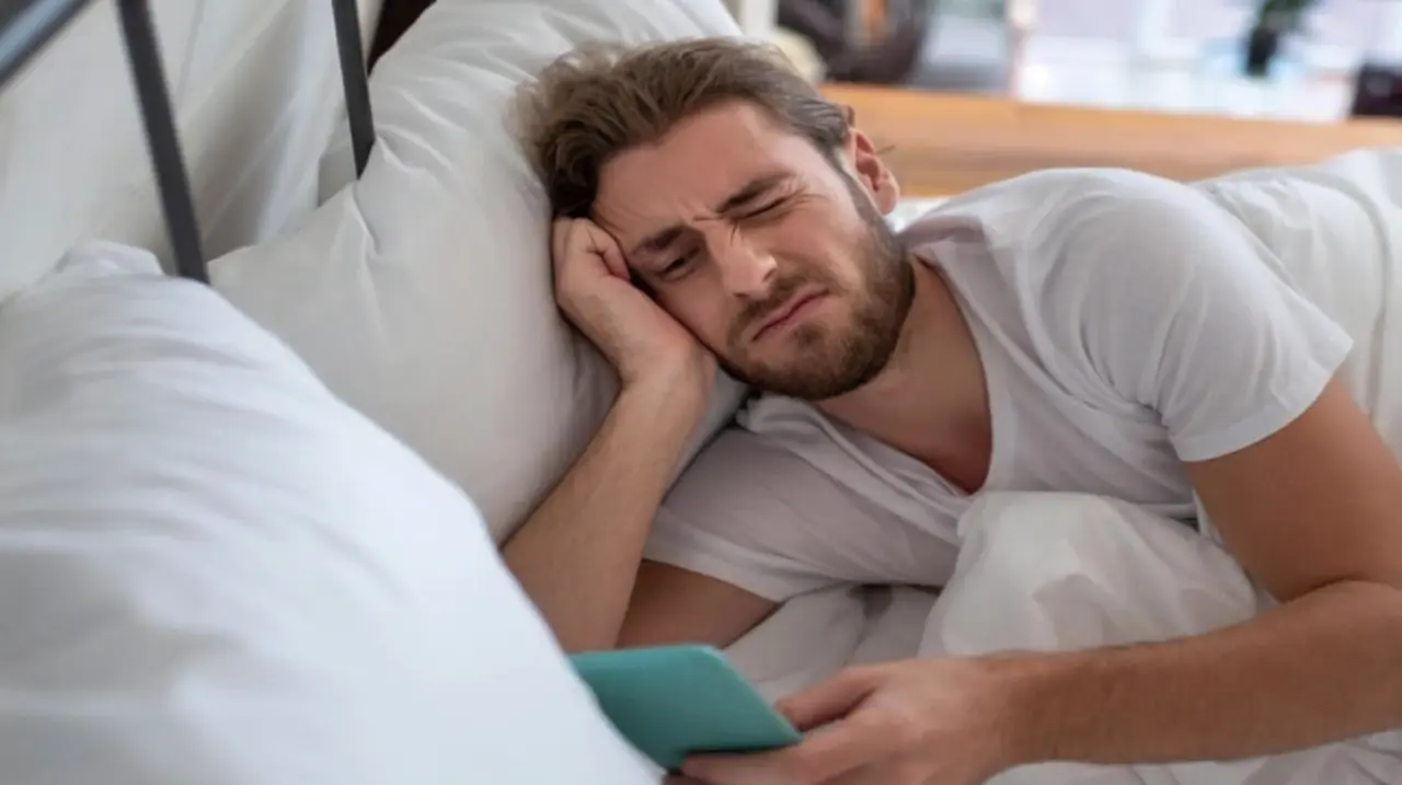 Cuando el descanso queda para después: cómo se instala la procrastinación del sueño