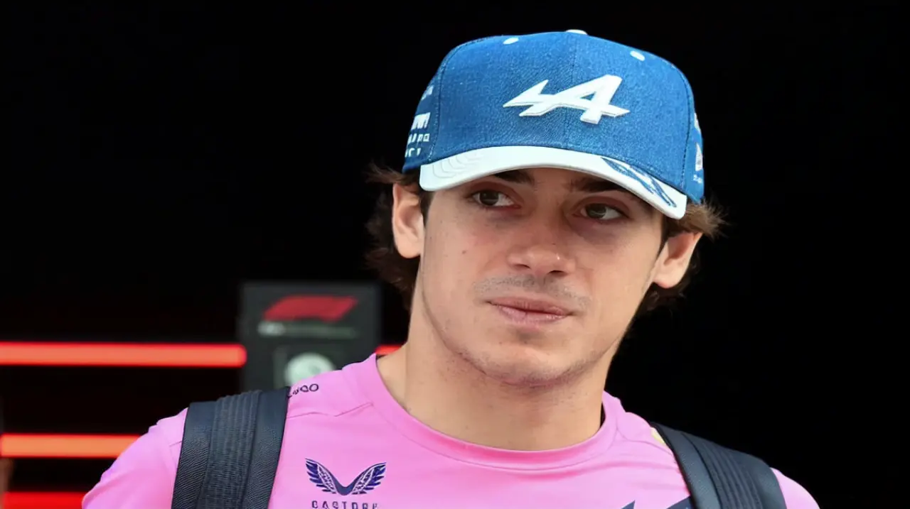Colapinto llegó al GP de México con una camiseta que unió a Argentina y al país anfitrión