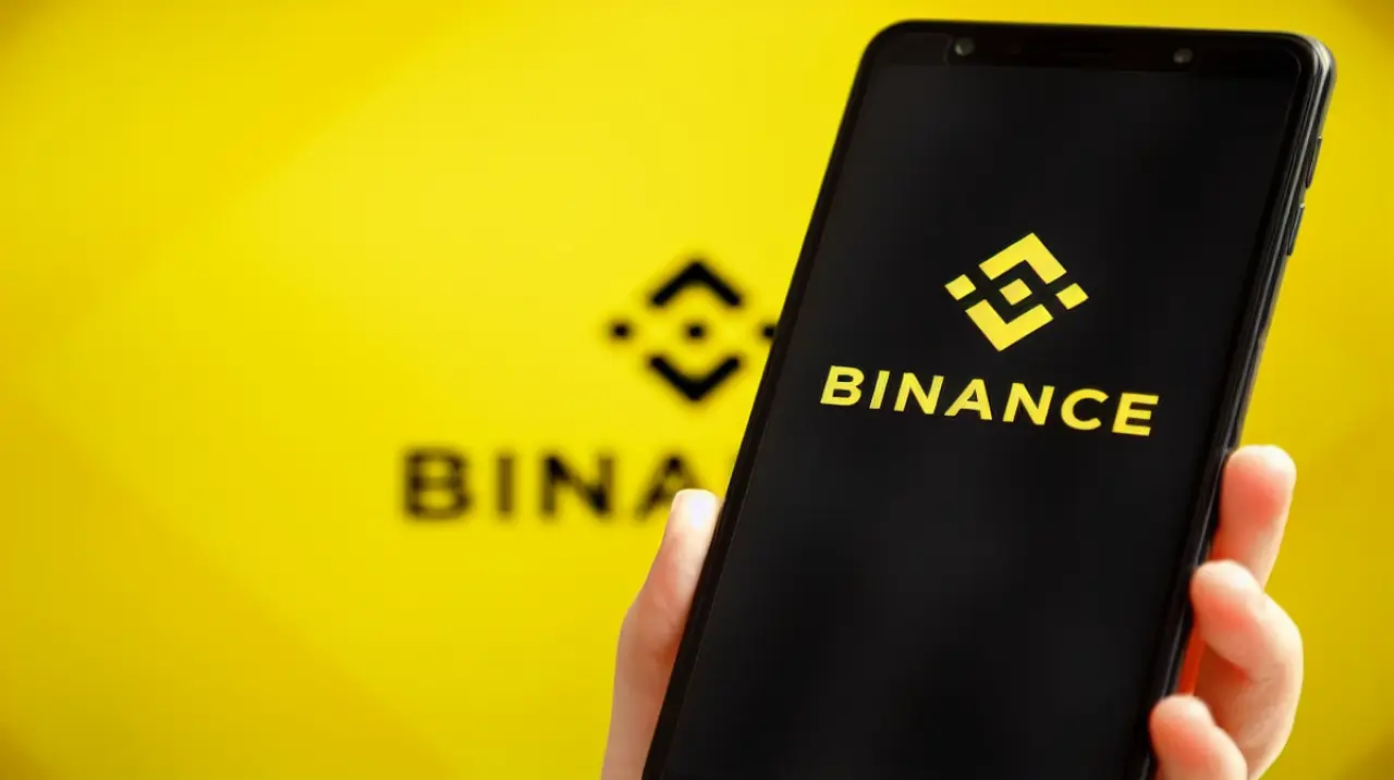Binance investiga una posible falla de seguridad y pausa los retiros