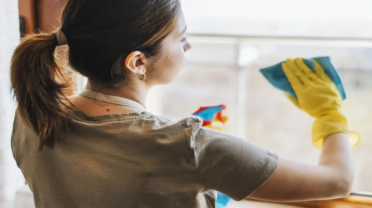 Hablar solo durante las tareas del hogar puede mejorar la concentración