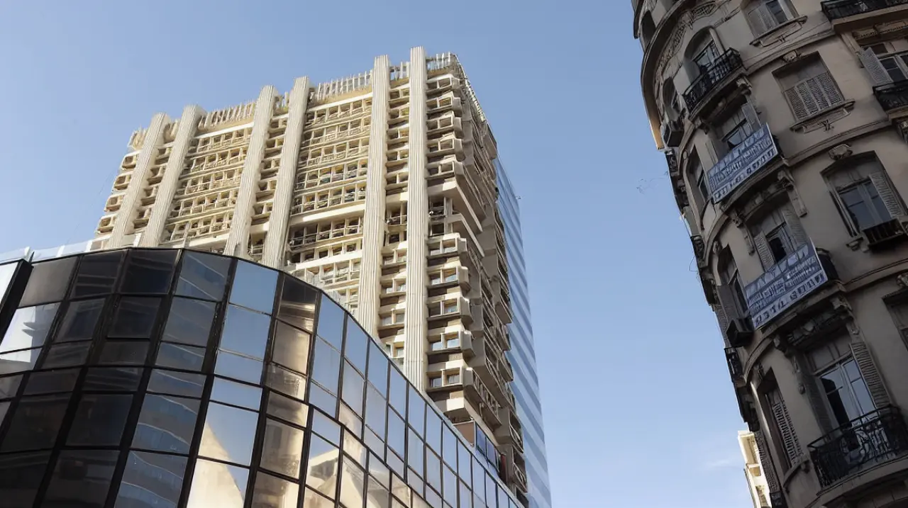 Un edificio del microcentro resigna superficie para atraer empresas al trabajo híbrido