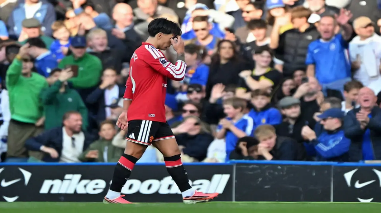 Martínez fue expulsado en otra caída del United ante Chelsea