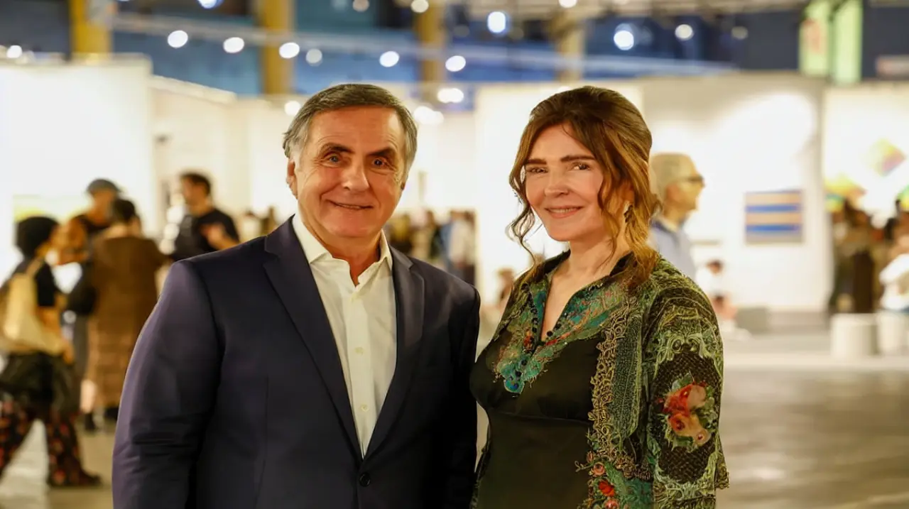 Ar teba distingue a Patricia Pearson y Juan Vergez por su aporte al coleccionismo